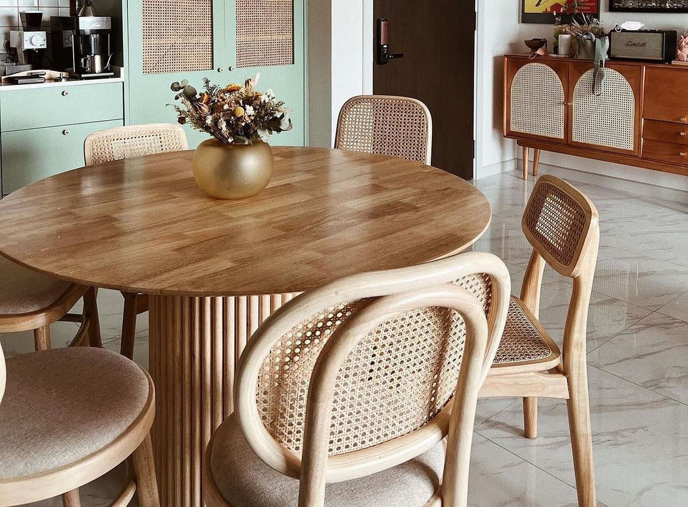 How to Mix and Match Furniture at Home